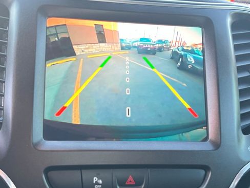 Used 2019 Jeep Cherokee Trailhawk AWD/4WD image 25