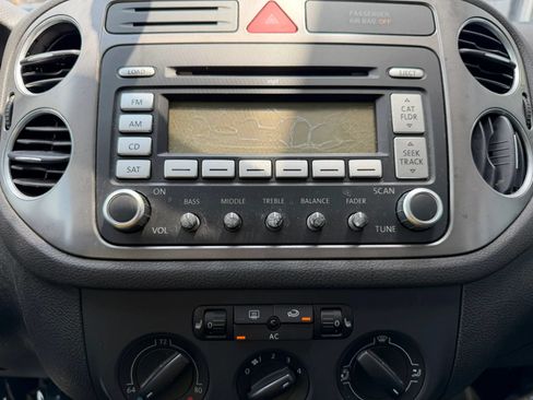 Used 2009 Volkswagen Tiguan S FWD image 17