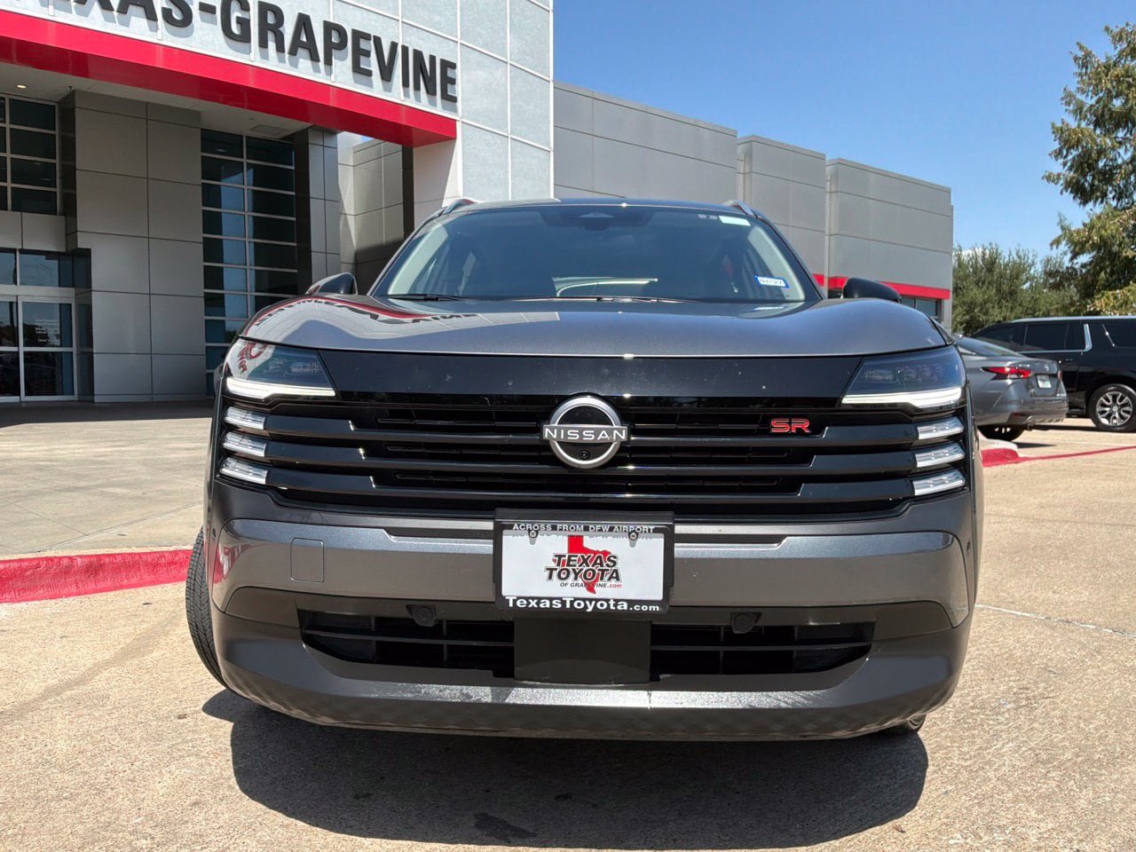 Used 2026 Nissan Kicks SR FWD image 3