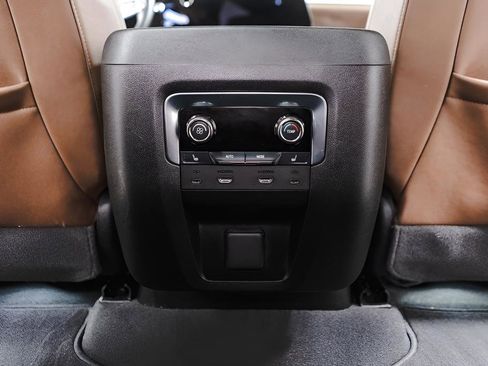 Used 2025 Chevrolet Suburban High Country AWD/4WD image 34