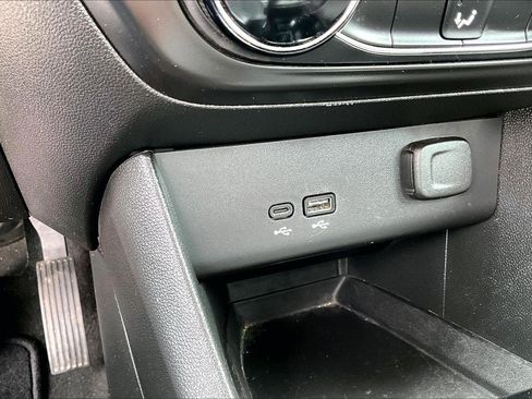 Used 2024 Buick Encore GX Preferred FWD image 17