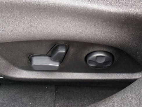 Used 2016 Jeep Renegade Latitude image 17