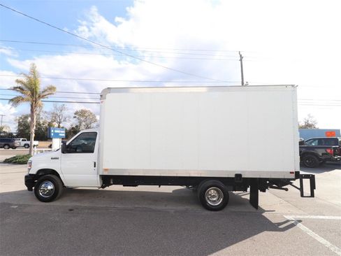 Certified 2024 Ford E-450 and Econoline 450 Super Duty w/ Power Windows & Locks Group image 9