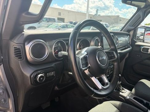 Used 2018 Jeep Wrangler Unlimited Sahara AWD/4WD image 15