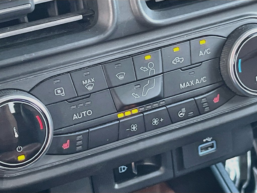 Used 2023 Ford Maverick Lariat w/ Lariat Luxury Package AWD/4WD image 16