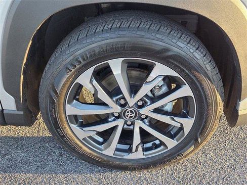 Used 2023 Toyota Corolla Cross XLE image 16