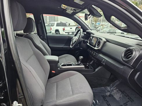 Used 2019 Toyota Tacoma TRD Off-Road image 10