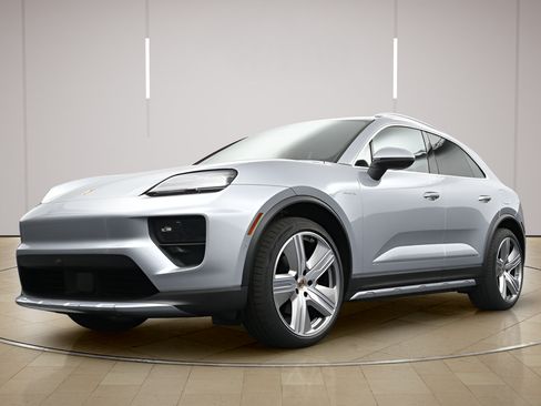 Certified 2025 Porsche Macan 4 Electric AWD/4WD image 29