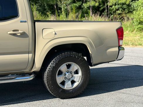 Used 2017 Toyota Tacoma SR5 RWD image 8