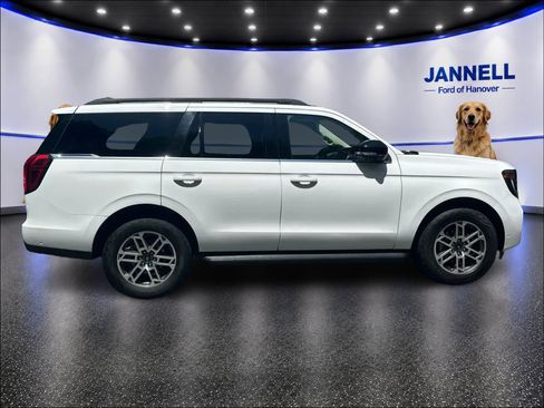 Used 2025 Ford Expedition Active AWD/4WD image 4