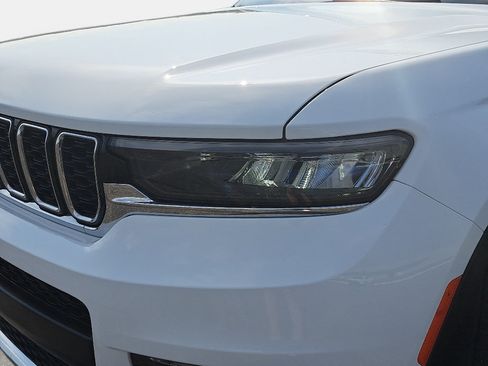Certified 2023 Jeep Grand Cherokee L Limited AWD/4WD image 32