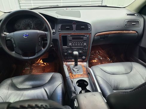 Used 2006 Volvo XC70 Ocean Race Edition AWD/4WD image 2