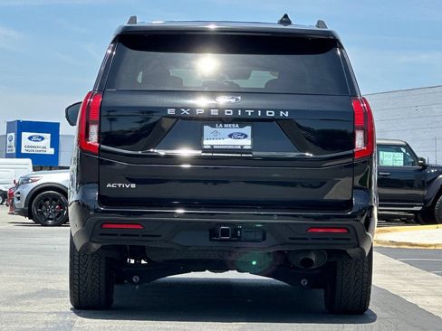 Certified 2025 Ford Expedition Active AWD/4WD image 4