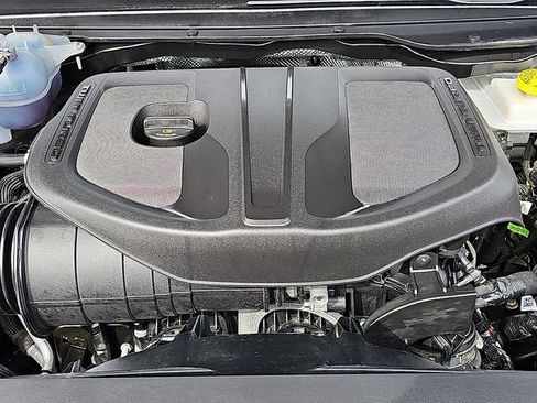 Used 2025 RAM 1500 Laramie AWD/4WD image 29