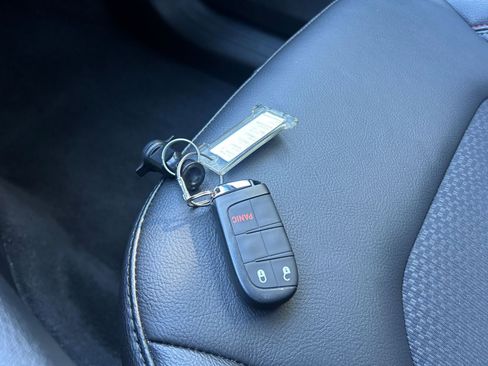 Used 2025 Jeep Compass Trailhawk image 22