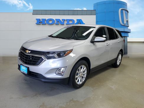 Used 2021 Chevrolet Equinox LT FWD image 2