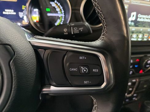 Used 2022 Jeep Wrangler Unlimited Sahara w/ Cold Weather Group image 14