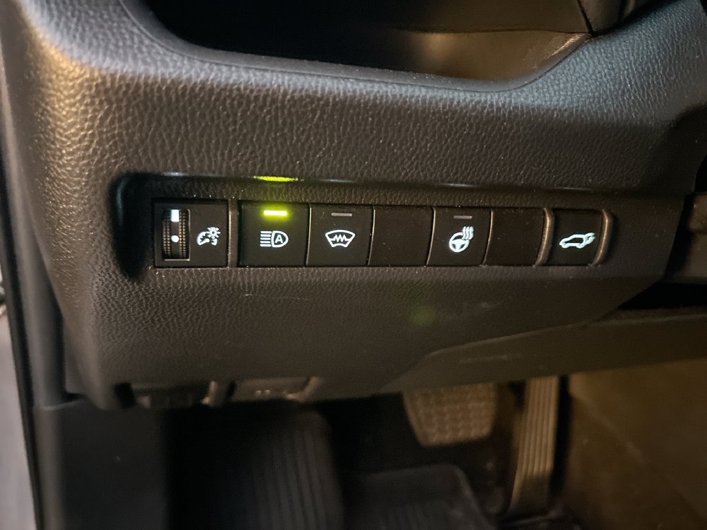 Used 2023 Toyota RAV4 XLE Premium FWD image 15
