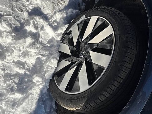 Certified 2024 Volvo XC90 T8 Plus image 14