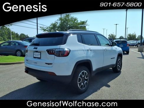 Used 2025 Jeep Compass Trailhawk AWD/4WD image 5