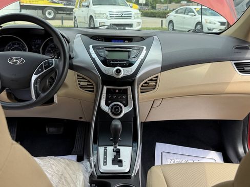 Used 2012 Hyundai Elantra GLS w/ Preferred Pkg 3 FWD image 11