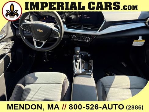 New 2026 Chevrolet Trax LT w/ LT Convenience Package FWD image 16