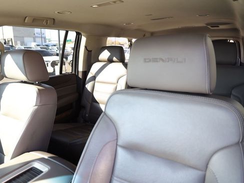 Used 2020 GMC Yukon XL Denali AWD/4WD image 17