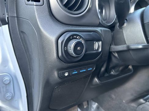 Used 2023 Jeep Wrangler Unlimited w/ Dual Top Group image 25