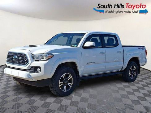 Certified 2018 Toyota Tacoma TRD Sport image 3