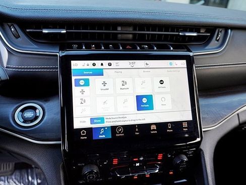 Certified 2023 Jeep Grand Cherokee Limited image 25