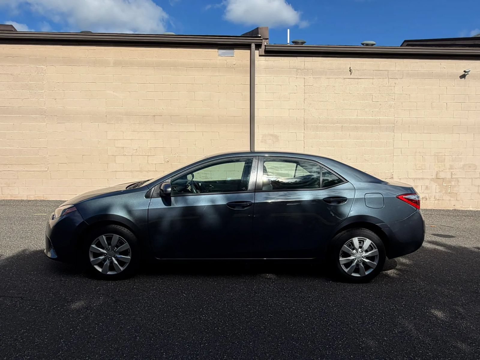 Used 2014 Toyota Corolla LE FWD image 4