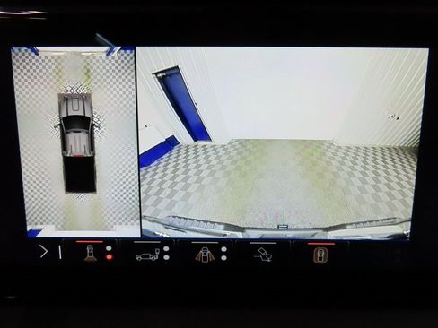 Used 2025 GMC Sierra 2500 AT4X image 16