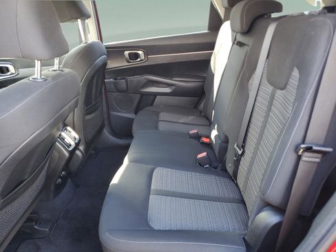 Certified 2023 Kia Sorento LX image 10