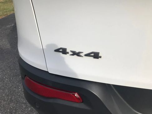 Used 2016 Jeep Cherokee Trailhawk w/ Comfort/Convenience Group image 41