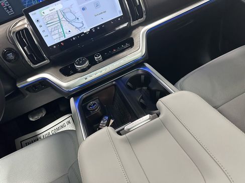 Used 2025 Ford Expedition Platinum image 33