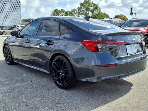 Used 2023 Honda Civic Sport image 3