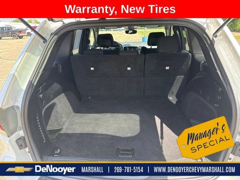 Used 2017 Jeep Grand Cherokee Laredo AWD/4WD image 9