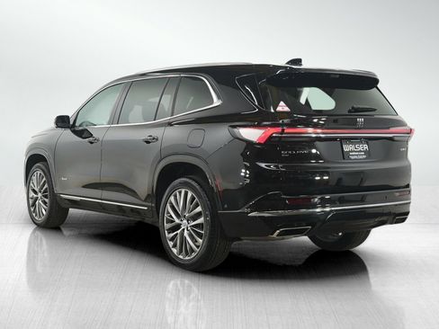 Used 2025 Buick Enclave Avenir w/ Super Cruise Package image 3