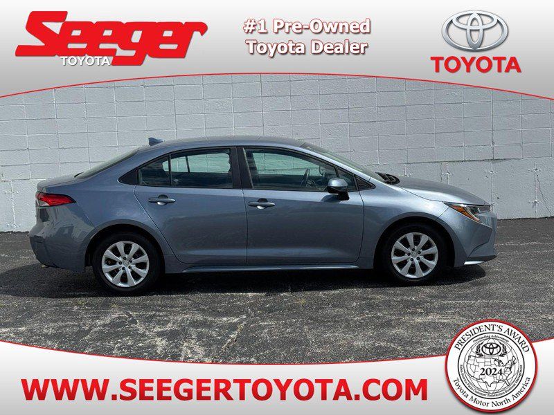 Certified 2022 Toyota Corolla LE image 1