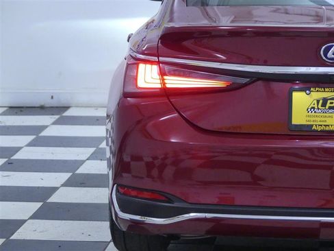 Used 2022 Lexus ES 300h w/ Premium Package image 30
