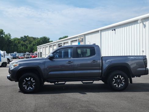 Used 2021 Toyota Tacoma TRD Off-Road w/ Technology Package AWD/4WD image 2