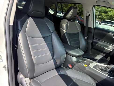 Used 2021 Toyota RAV4 XLE Premium FWD image 17