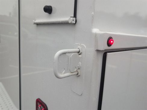 New 2025 Chevrolet Express 3500 image 27