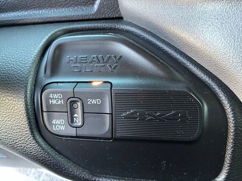 Used 2024 RAM 2500 Big Horn AWD/4WD image 9