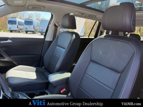 Used 2021 Volkswagen Tiguan SE AWD/4WD image 17