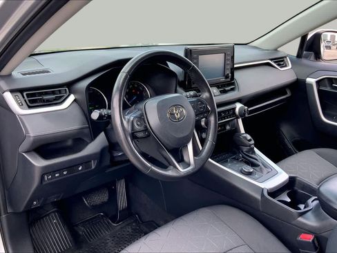 Used 2020 Toyota RAV4 XLE w/ XLE Grade Weather Package AWD/4WD image 17