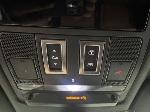 Used 2023 Land Rover Defender 90 X AWD/4WD image 31