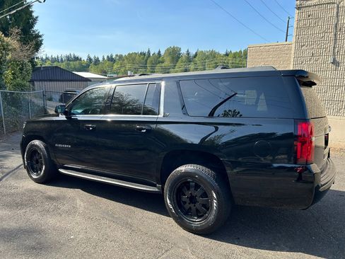 Used 2018 Chevrolet Suburban LT image 7