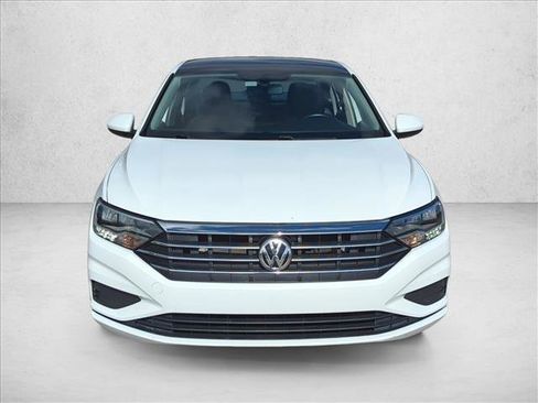 Used 2019 Volkswagen Jetta SE image 2