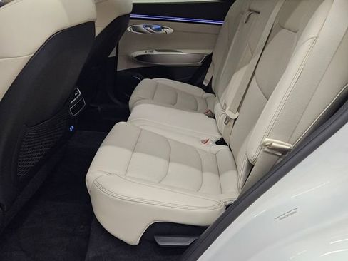 Used 2026 Genesis GV70 2.5T Select image 13